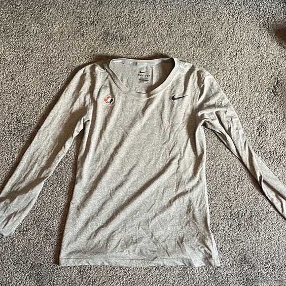 Pair of Nike dri fit Team Canada workout shirts - Picture 2 of 4